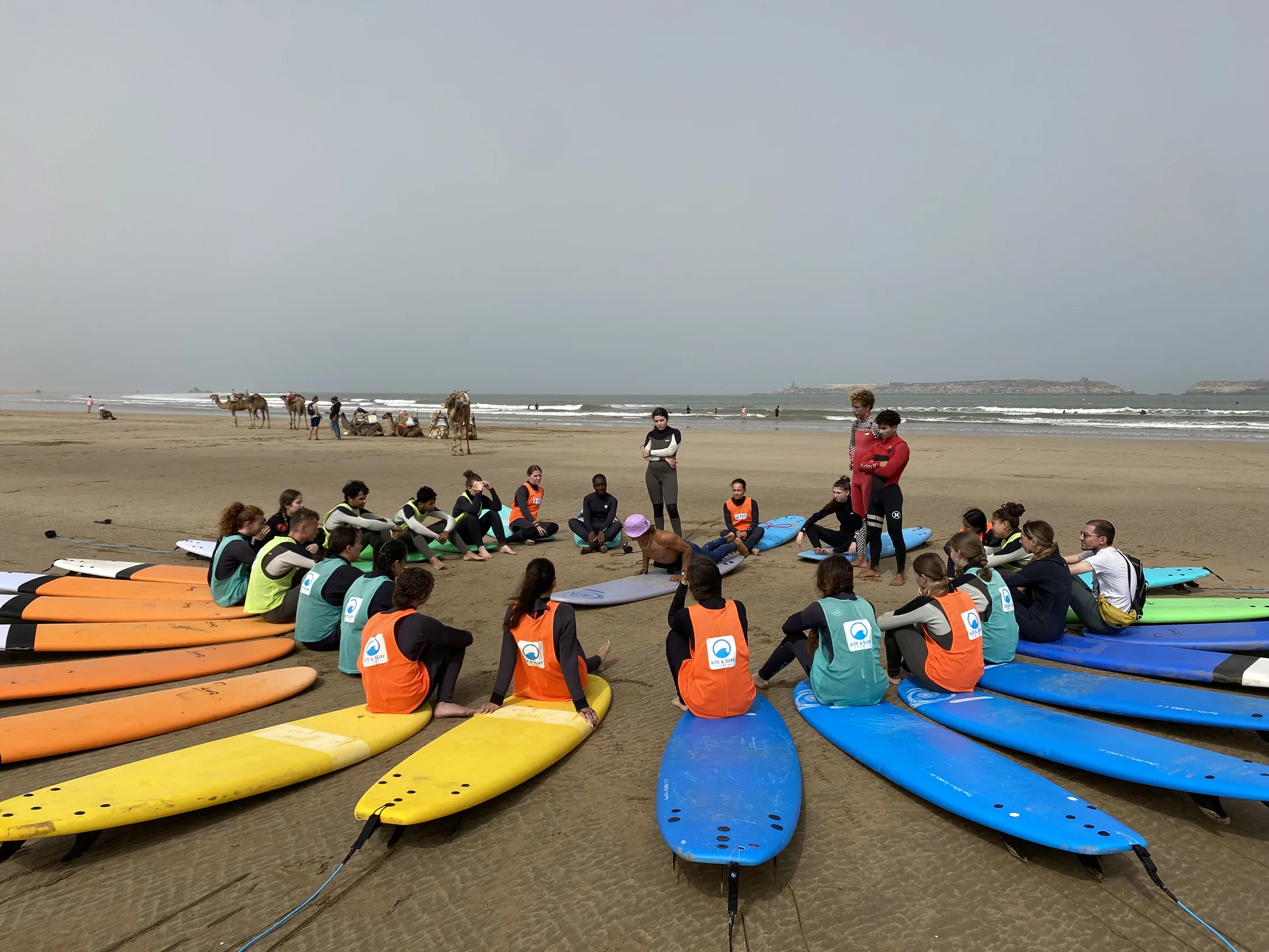 Planches de surf KSE préparées sur la plage