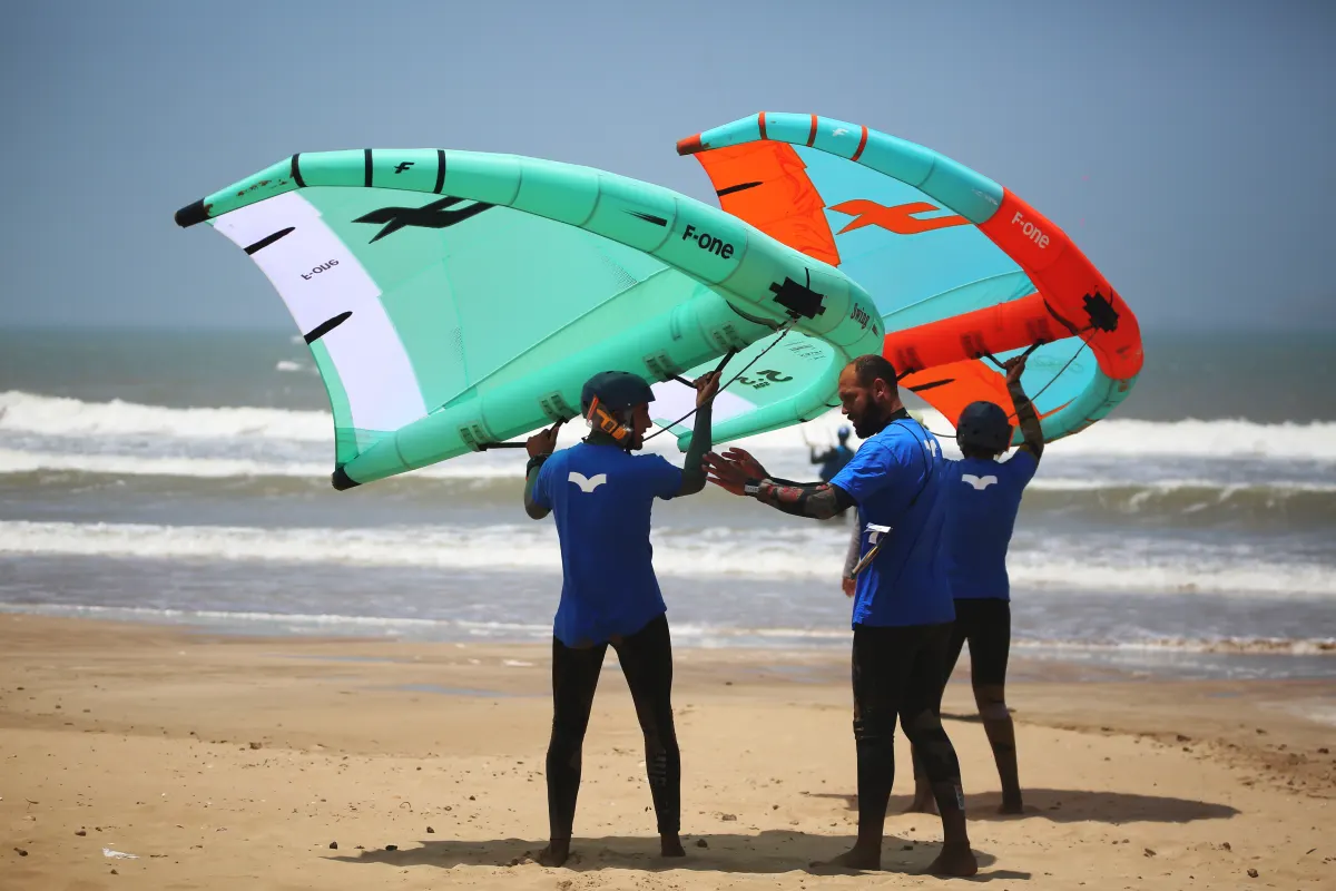 Le bon matériel fait la moitié de la session - Cours de wingfoil - KSE Essaouira